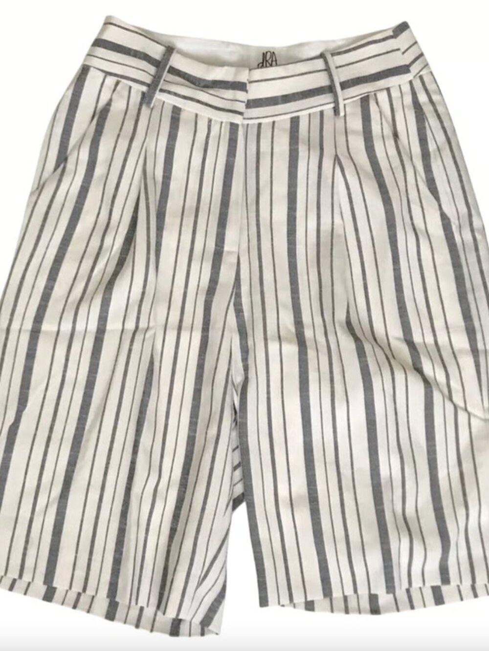 NWT dRA Anthropologie Cream and Gray Striped Bermuda Shorts • Size XS 🔴